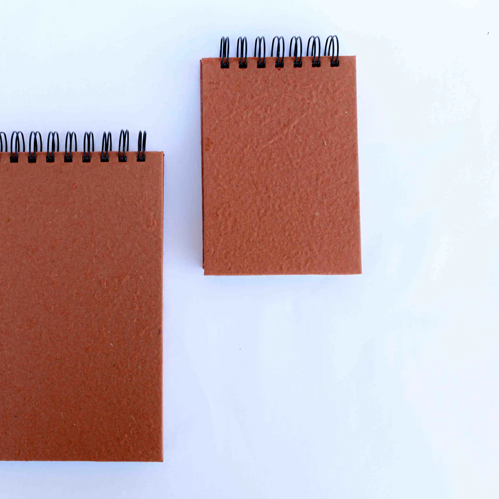 Kit com 2 blocos de notas artesanais sem pauta papel reciclato.